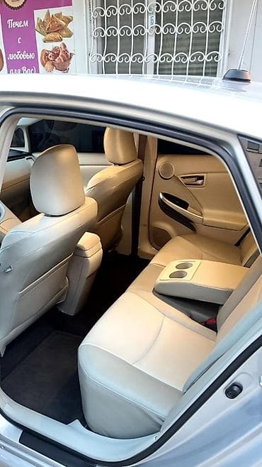 prius: Toyota Prius: 2015 г., 1.8 л, Вариатор, Гибрид, Лифтбек — 10