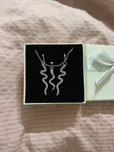 Свадебные платья и аксессуары: Набор украшений “Змейки” в подарочной коробке: - Комплект состоит из — 2