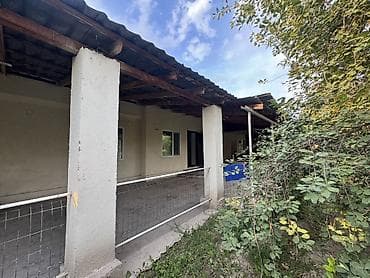 дом на дереве: Продаётся одноэтажный дом с большой крытой террасой и двором Арча — 5