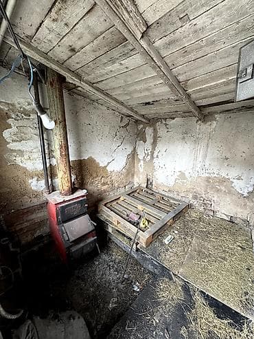 Дома: 📌В селе Беловодское срочно продаётся дом на участке 10 соток. ▪️В — 8