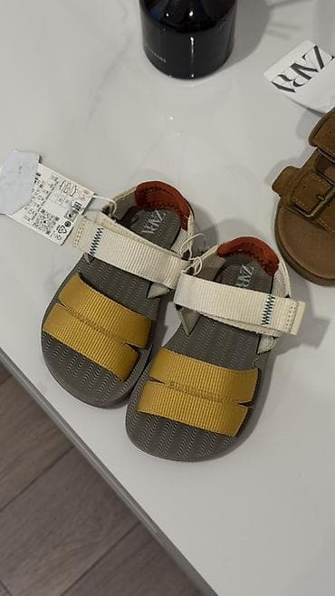 босоножки зара: Детские сандалии ZARA, 2 пары. 1) Спортивные сандалии: - Цвет — 2