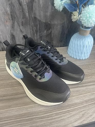 Мужские кроссовки, 41, Новый, цвет - Черный, Платная доставка, Самовывоз