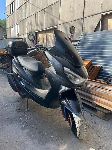 Скутер макси-класса, Документы все есть, немного дымит