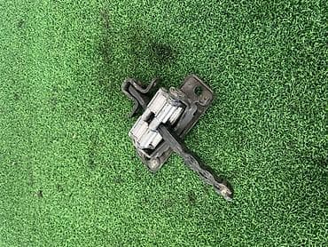 key maker: Ограничитель двери левый для RENAULT T-series (тягач) DXI-13 / D13 K2 — 1