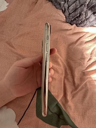 xr 64: IPhone 11 Pro — 4