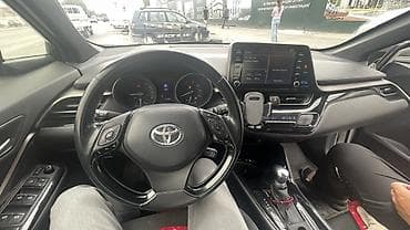 jac s7: Toyota C-HR: 2018 г., Автомат, Бензин, Кроссовер — 3