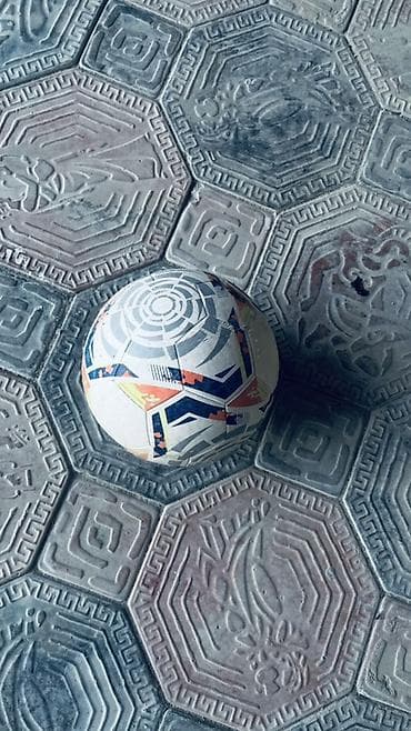 Футбольный мяч для игры на улице и в зале. - Классическая