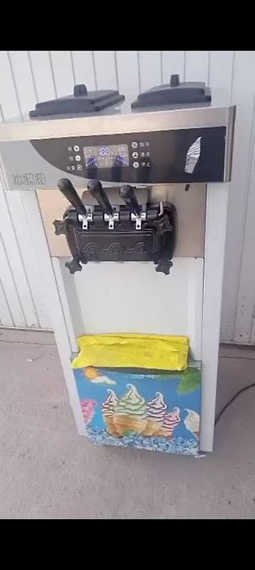 Профессиональный аппарат для мягкого мороженого (фризер), напольный