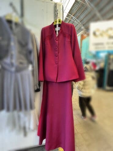 Киреге берилүүчү кийимдер: Срочно продаю ! ! ! Элегантный женский костюм (пиджак + юбка) — 1