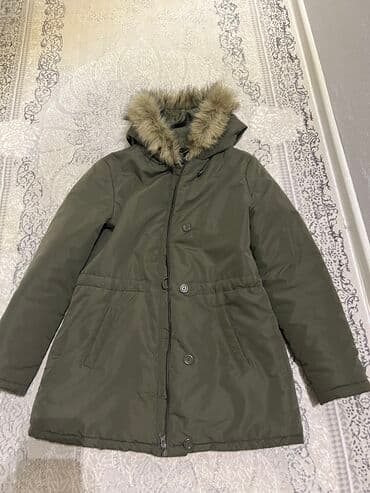 Пуховик, Короткая модель, С капюшоном, С мехом, С поясом, M at lalafo.kg Пуховик, Короткая модель, С капюшоном, С мехом, С поясом, M