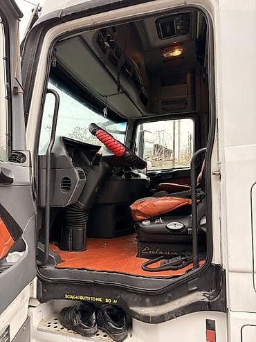 прицеп шмитс: Тягач, Mercedes-Benz, Шторный — 5