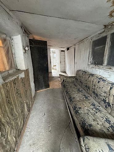 участок жер: Срочно продаётся пристроенная времянка в центре города, район — 4