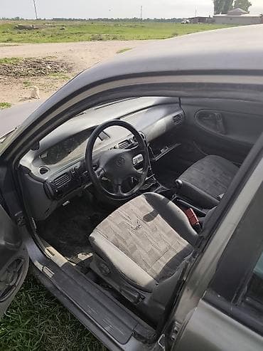 roewe i6: Mazda 626: 1997 г., Бензин, Седан — 6