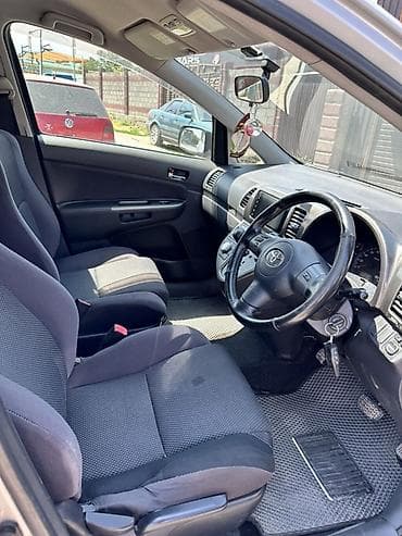 Toyota WISH: 2003 г., 1.8 л, Автомат, Бензин, Универсал — 9