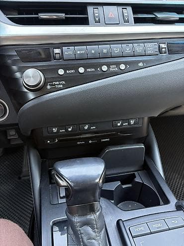 lexus e: Lexus ES: 2021 г., 2.5 л, Автомат — 7