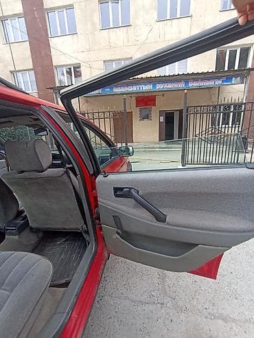 Volkswagen Passat Variant: 1992 г., 1.8 л, Механика, Бензин, Универсал — 9