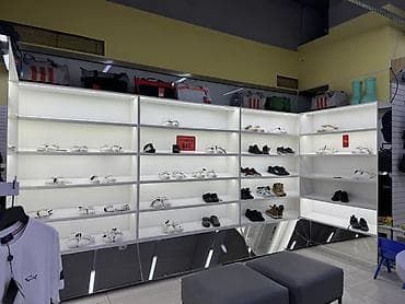 обмен одежды: Сдам обувную часть в мужском магазине ТЦ ГУМ. 2 этаж Проходимость — 3