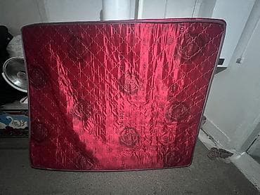 Вешалки: Матрас пружинный, двуспальный размер (ориентировочно около 200–160 см — 1