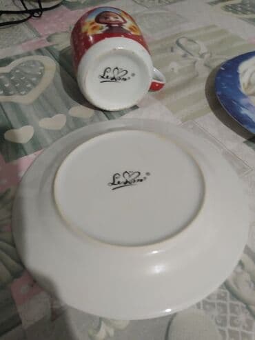 детская силиконовая посуда: Маша комплекте чашка и тарелочку за 500 а Эльза тарелочку 350, часы — 2