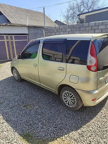 Toyota Funcargo: 2001 г., 1.5 л, Автомат, Бензин, Минивэн