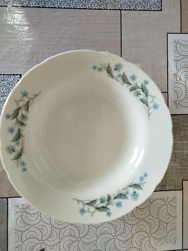посуда япония: Продается тарелки фарфор в количестве 3 штуки, диаметр около 23–24 см — 1