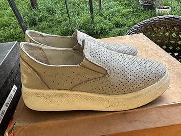 Личные вещи: Женская обувь – четыре пары 500 сом за все 1) Пляжные сабо/сланцы — 5