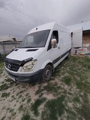 минивен фото: Mercedes-Benz Sprinter, белый фургон/цельнометаллический кузов — 2