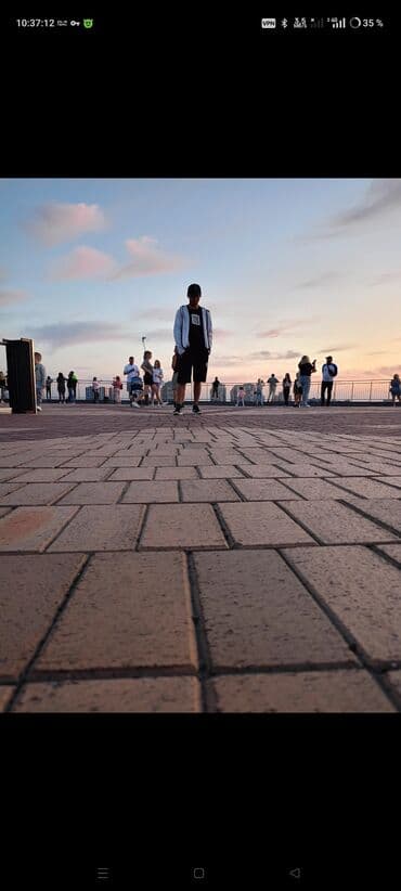 Мне 23 Ищу работу подходить любое профессия быстро обучаюсь