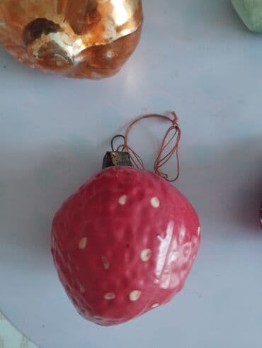 Гирлянды: Продаю новогодние игрушки. - Красные глянцевые шарики разных размеров — 9