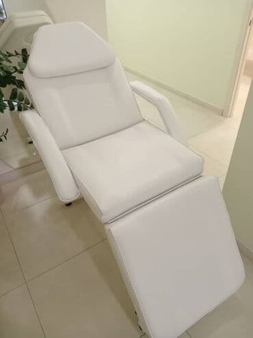 помощник для мастеров: Продам кушетку для косметолога/мастера. Удобнаялегко моется — 2