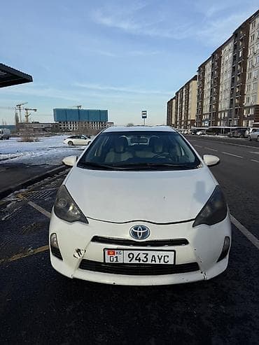 Toyota Aqua: 2013 г., 1.3 л, Вариатор, Гибрид, Хэтчбэк