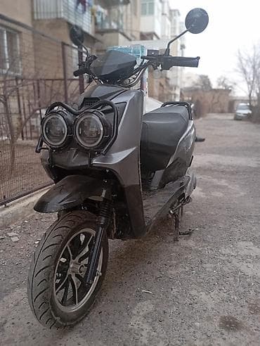 Скутер/мопед городского типа Особенности и оснащение: - Агрессивный