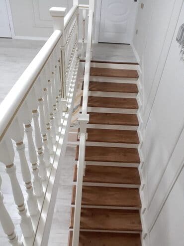 продажа дверей: Лестница двери лучшего качества. звоните — 7