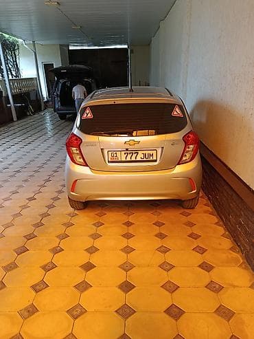 хунчи авто: Chevrolet Spark: 2017 г., 1 л, Автомат, Бензин, Хэтчбэк — 3