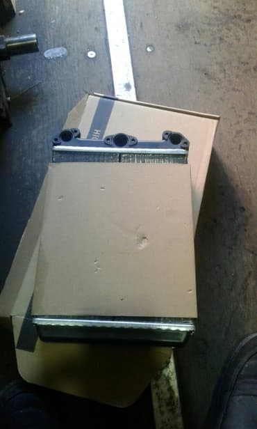 Радиатор печки на Мерседес бенз 124кузов цена 1700 .В наличии !