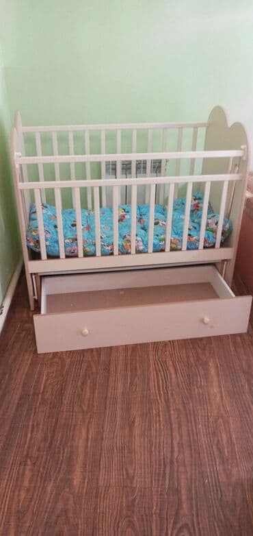 садовые столы и стулья: Детская кровать-качалка с поперечным маятником и с большим выдвежным — 2