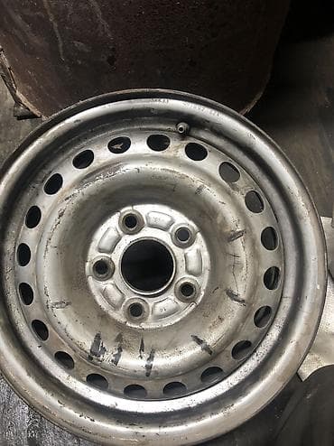 Шиналар: Дисктер R 15 Комплект, тешиктери - 5, Колдонулган — 1