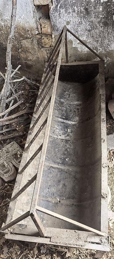 Контейнеры: Кормушка для скота из металла - Конструкция: продолговатая — 2