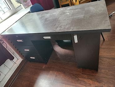 Столдор: Компьютердик үстөлү, Колдонулган, Текчелери бар — 1