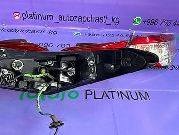 7075: Комплект стоп-сигналов Toyota 2019 г., Б/у, Оригинал, США — 2