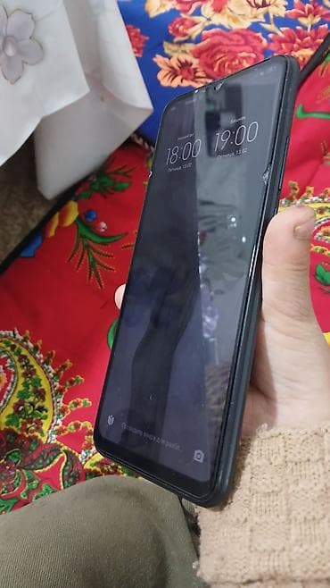 планшет ноутбук 2 в 1: Poco C40, Б/у, 1 ТБ, цвет - Черный, 2 SIM — 1