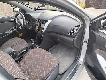 арзан матиз 1: Hyundai Solaris: 2012 г., 1.4 л, Кол менен иштөөчү, Бензин, Седан — 1