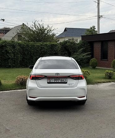 Toyota Corolla: 2026 г., 1.8 л, Вариатор, Гибрид, Седан — 5