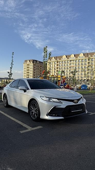 Toyota Camry: 2023 г., Автомат, Бензин, Седан