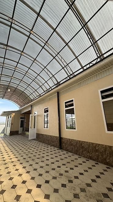 дом кантенер: Просторный одноэтажный дом с крытым двором и благоустроенной — 5