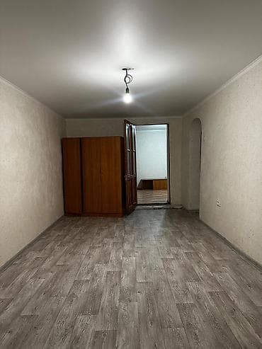Продается пол дома барачного типа по адресу: город Бишкек улица — 4