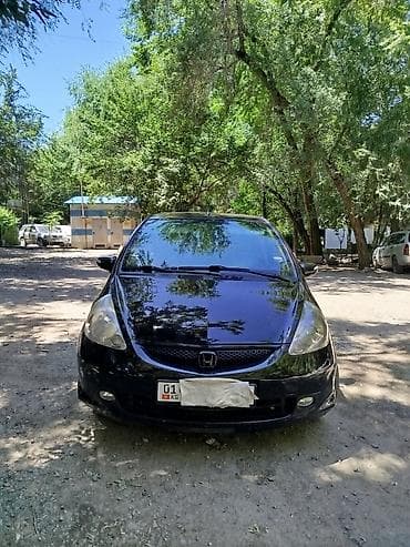 трактор 82 1: Honda Jazz: 2006 г., 1.3 л, Кол менен иштөөчү, Бензин, Хетчбек — 2