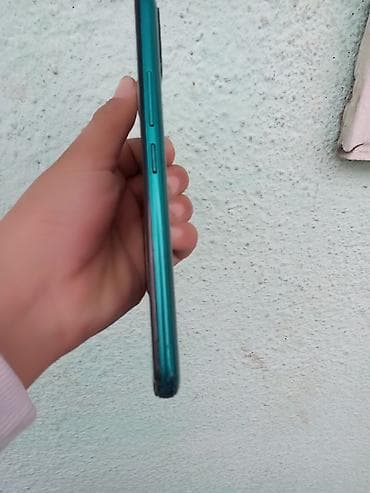 intel xeon: Смартфон itel (зелёный градиент) - Дисплей: полноразмерный сенсорный — 4