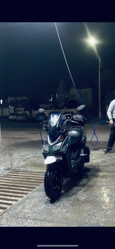 защитное стекло на мотоцикл: Макси-скутер 150 куб. см, Бензин, Б/у — 2