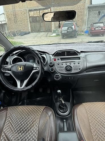 ош ишкаван: Honda Jazz: 2010 г., 1.2 л, Кол менен иштөөчү, Бензин, Хетчбек — 5